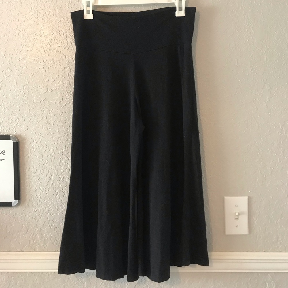 Black calf length yoga pants